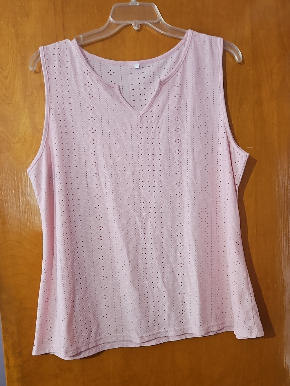 Women's Sleeveless Eyelet V-Neck Top - Light Pink